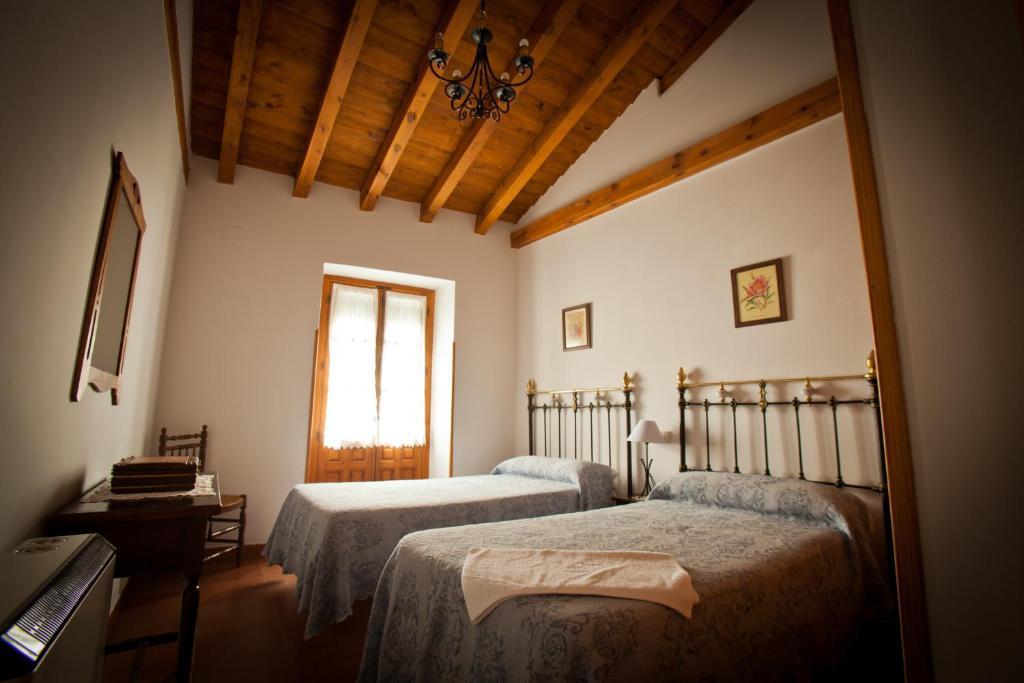 La Posada Del Arco Chinchon Room photo